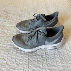 Nike Women’s Air Zoom 6 in Cool Gray